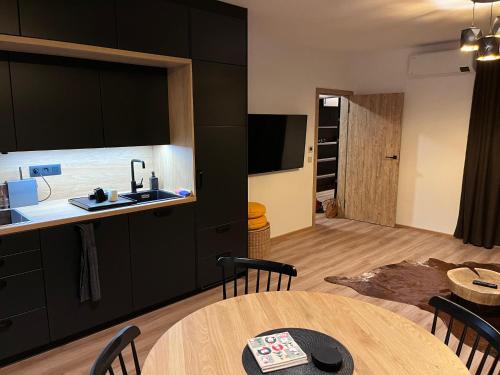 Η κουζίνα ή μικρή κουζίνα στο Apartmán Herlíkovice 303