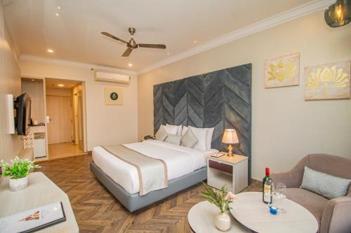 Postel nebo postele na pokoji v ubytování Amritara Surya - A Luxury Spa Retreat