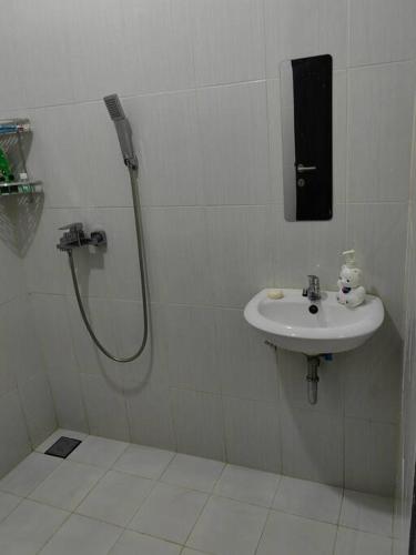 Ванная комната в Sweet House Homestay Near Mall Pekanbaru Sudirman