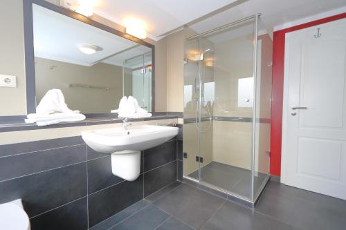 a bathroom with a sink and a shower at Haus Sarah App 06 in Westerland