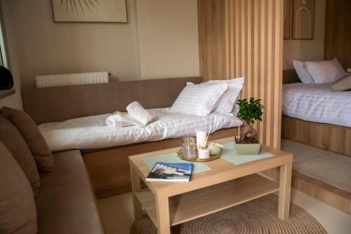Postel nebo postele na pokoji v ubytování Ioannina Amazing Deluxe Apartment