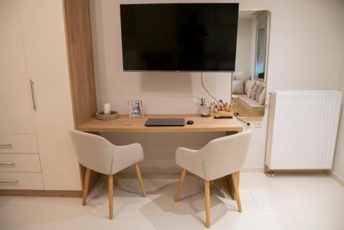 TV a/nebo společenská místnost v ubytování Ioannina Amazing Deluxe Apartment