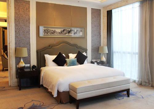 Katil atau katil-katil dalam bilik di DoubleTree by Hilton Chongqing Wanzhou