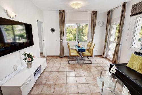 Deluxe Apartment in BenalBeach with Water Park