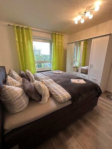 Postel nebo postele na pokoji v ubytování Harzer Traum - renoviert, inklusive Wäsche und WLAN