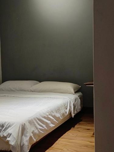 肆拾光陰 寵物友善 老宅民宿 Forty Time Homestayにあるベッド