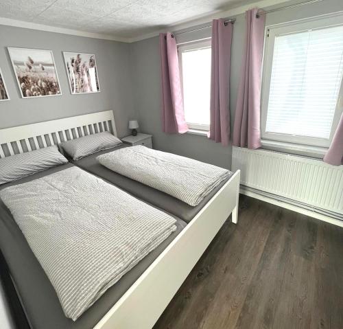 Postel nebo postele na pokoji v ubytování Boddenferienhaus - 11 Seemannsgarn