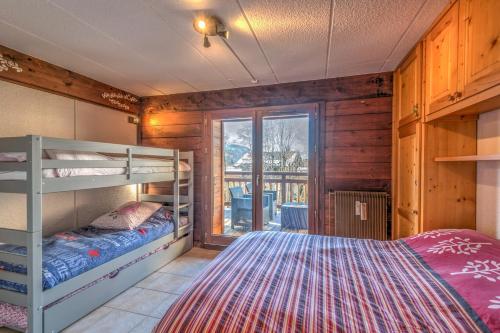 Двуетажно легло или двуетажни легла в стая в ArboRêve - Station de ski à pied vue montagne