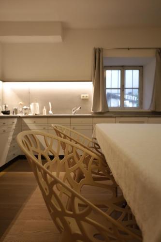 a kitchen with a table and a chair at Tulpe Apartments in Vandoies di Sotto