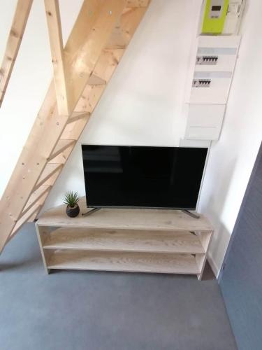 a flat screen tv sitting in the middle of a room at Résidence Duplex in Montbéliard