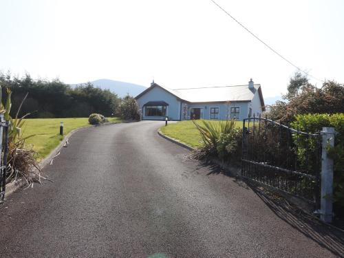 a house on the side of a road at Kissane's Cottage in Beaufort