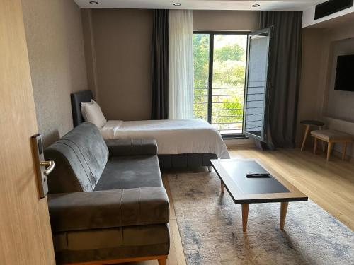 Televisyen dan/atau pusat hiburan di Şehrar Suite Hotel