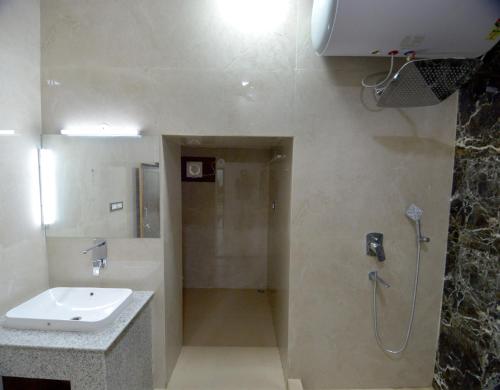 Koupelna v ubytování Rawat Resort