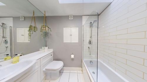 a bathroom with a toilet and a sink and a shower at Bannister House in Oxford