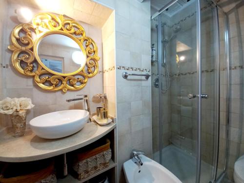 a bathroom with a sink and a shower with a mirror at Il Pregio in Ostuni