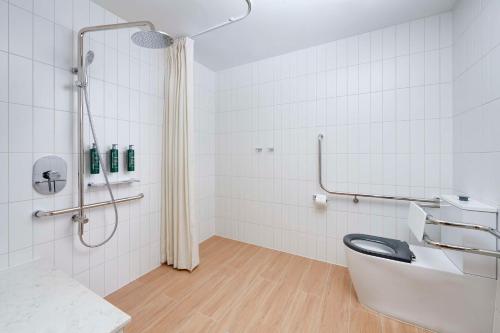 Bilik mandi di Hilton Garden Inn Busselton