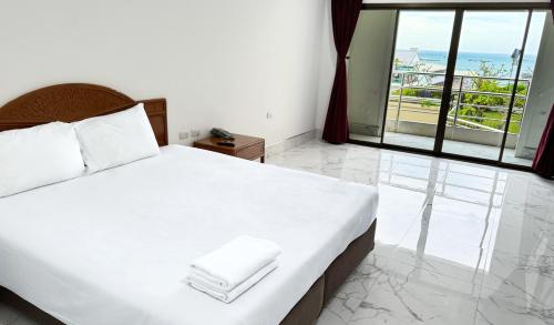 Ένα ή περισσότερα κρεβάτια σε δωμάτιο στο Highfive Hotel Pattaya