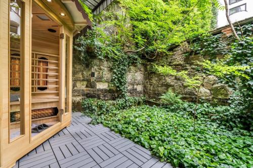 Wellness Wonderland: Garden, Sauna, Jacuzzi in CBD 1075 Budapest, 8 Kazinczy utca kép - 3