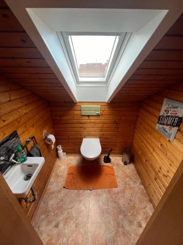 an attic bathroom with a toilet and a sink at Ferien/Monteur Wohnung Gapp in Bad Waldsee