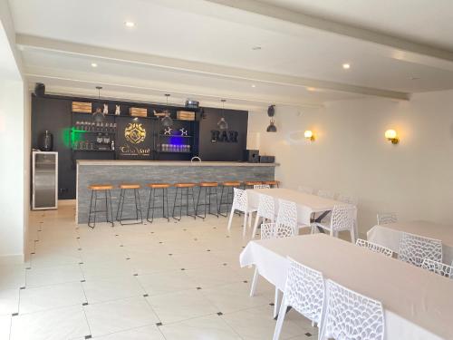 Photo de la galerie de l'établissement La casa Normande Sauna,Jacuzzi,cave a vin -AlRBMB - mieux -1h15 de Paris, à Notre-Dame-de-lʼIsle