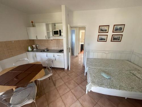 Kuchyň nebo kuchyňský kout v ubytování Apartments G&G