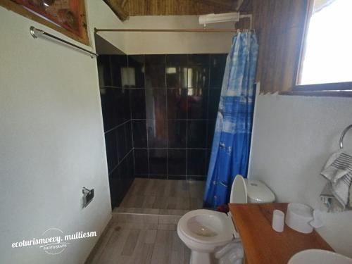 Un baño de Cabañas Ecoturismo Evy