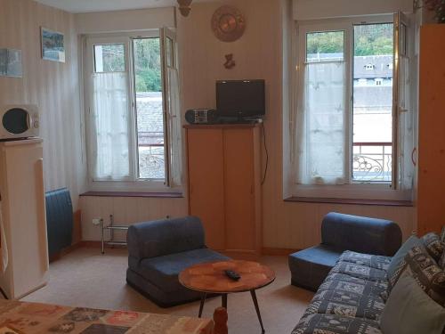 Appartement 4 pers. à Cauterets, hyper-centre, ascenseur, skis aux pieds, proche télécabine - FR-1-234-299