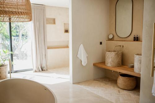 Ένα μπάνιο στο MAISON FRANSCHHOEK