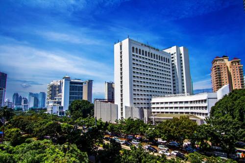 Pemandangan umum bagi Jakarta atau pemandangan bandar yang diambil dari hotel