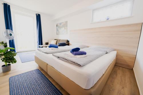 a bedroom with two beds with blue towels on them at Ferienhaus Schöne Aussicht Ferienwohnung Blau in Hemfurth-Edersee