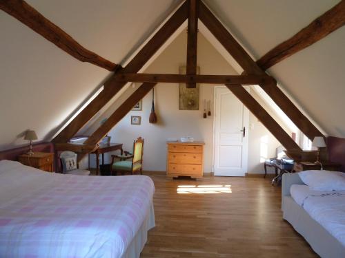 Ένα ή περισσότερα κρεβάτια σε δωμάτιο στο Gite et Chambres d'Hôtes Clos de Mondetour
