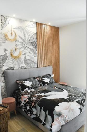 a bedroom with a bed with a black and white blanket at Casa Vacanze Maiorca & Minorca in Alghero