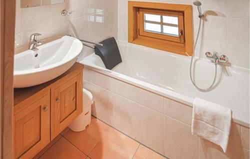 a bathroom with a sink and a bath tub with a window at Stunning Home In St, Stefan With 3 Bedrooms And Sauna in Elsenbrunn