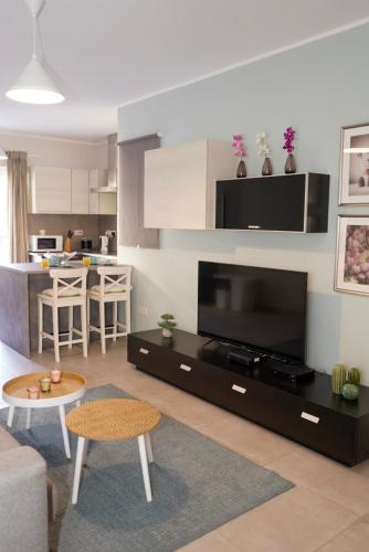 Μια τηλεόραση ή/και κέντρο ψυχαγωγίας στο Comfort and Convenience flat 4 dad's court