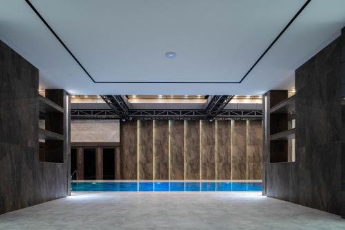 FRANKFORT Expo Hotel — Swimming pool