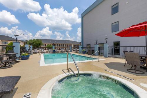 Bazén v ubytování Comfort Inn - Weatherford nebo v jeho okolí