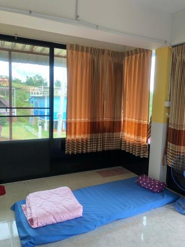 Katil atau katil-katil dalam bilik di Charmtalamok Khaokho Resort
