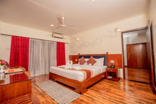 Łóżko lub łóżka w pokoju w obiekcie Hotel Jungle Crown