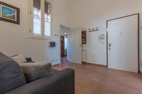 a living room with a couch and a mirror at Dimora Storica Manfredini nel cuore di Ferrara in Ferrara
