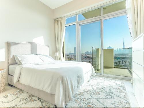Postel nebo postele na pokoji v ubytování Elite LUX Holiday Homes - Skyline Oasis – 1BHK Premium Apt in Al Jaddaf