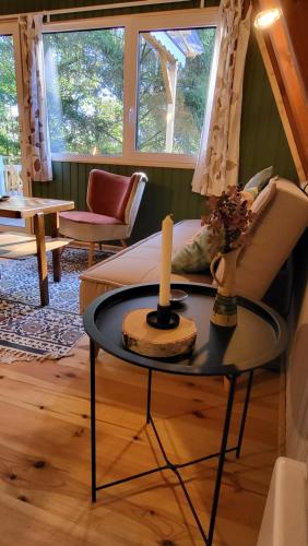 Ruang duduk di Finnhütte zwischen Wald und See