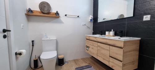 MAIN AVENUE ALBUFEIRA, walk to beach, Old Town, shooping, top location