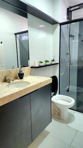 a bathroom with a toilet and a sink and a shower at Do lado do Lovina e do Fest Verão - c/ piscina in Cabedelo