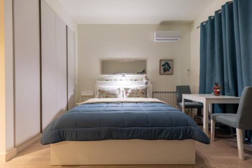 מיטה או מיטות בחדר ב-Galerija Libera