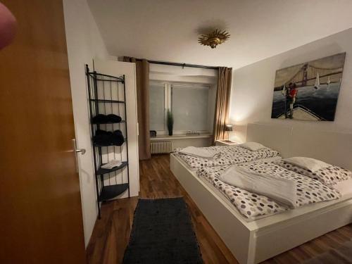 En eller flere senger på et rom på Köln Apartment II