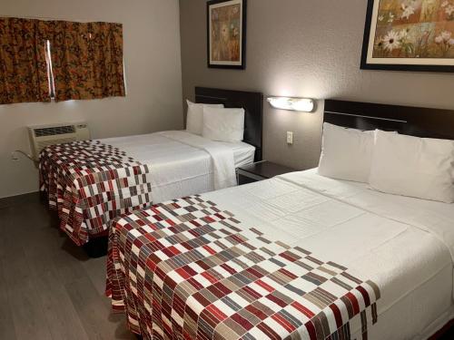Postel nebo postele na pokoji v ubytování Red Roof Inn Copiague