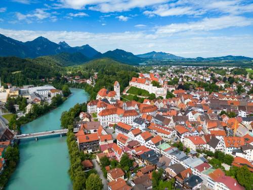 an aerial view of a town with a river and buildings at Ferienwohnung Herzstück im Haus Schlossblick in Füssen