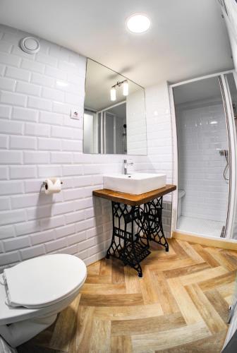 Ένα μπάνιο στο Tóni Villa