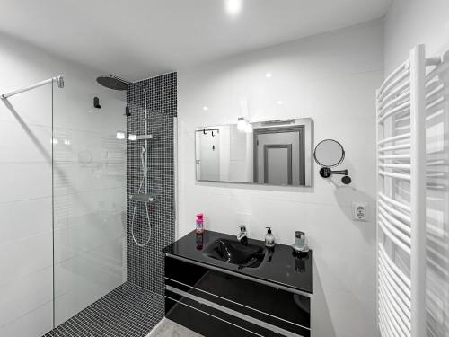Luxury Penthouse wStunning Sea Views, walk to Galé Beach Albufeira
