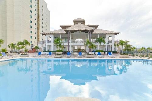 Piscina en o cerca de Luxurious 2BDR with Ocean View